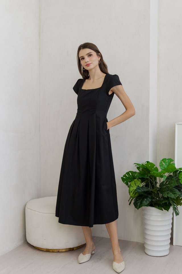 Lydia Pleated Maxi Dress in Black