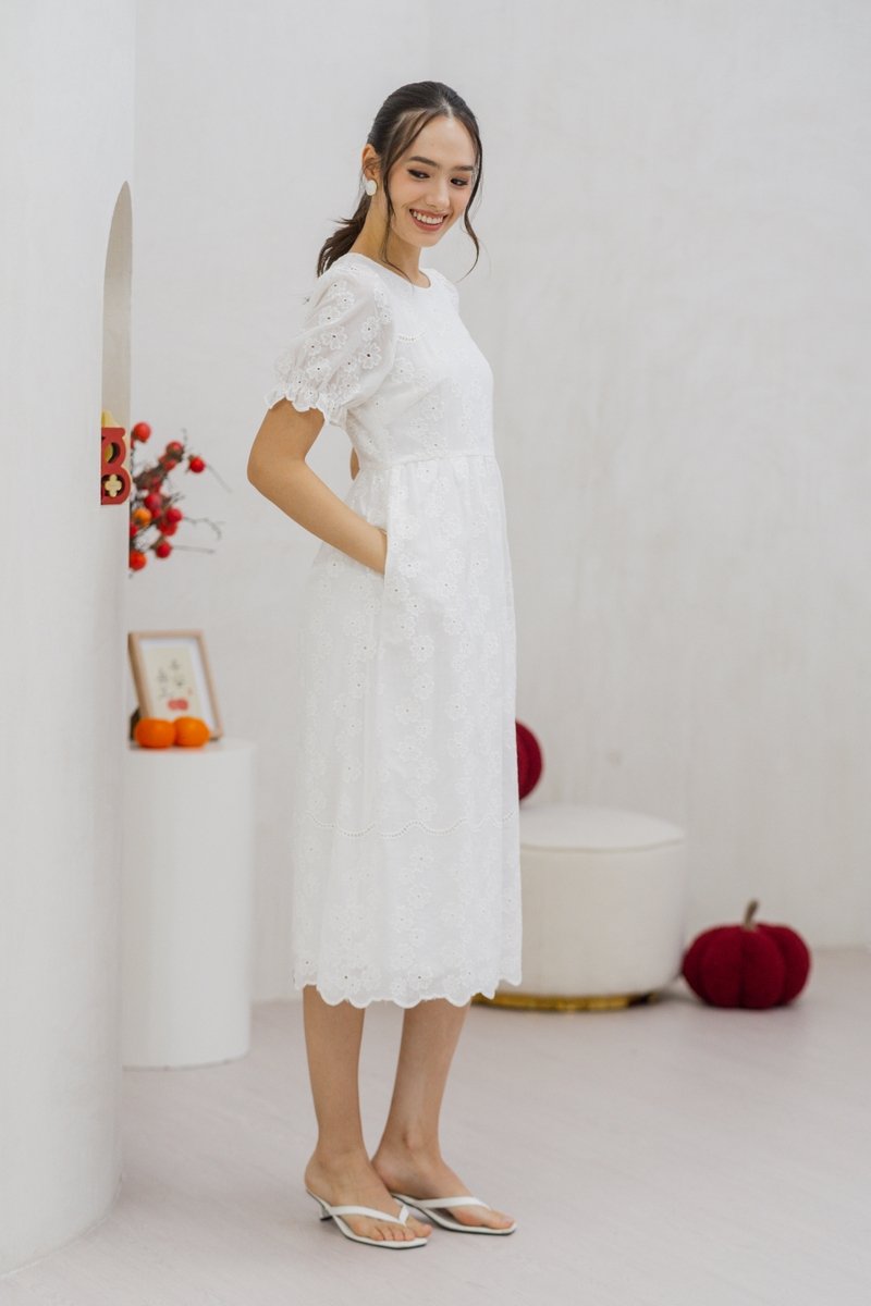 Florence Floral Eyelet Midi Dress in White (XS)