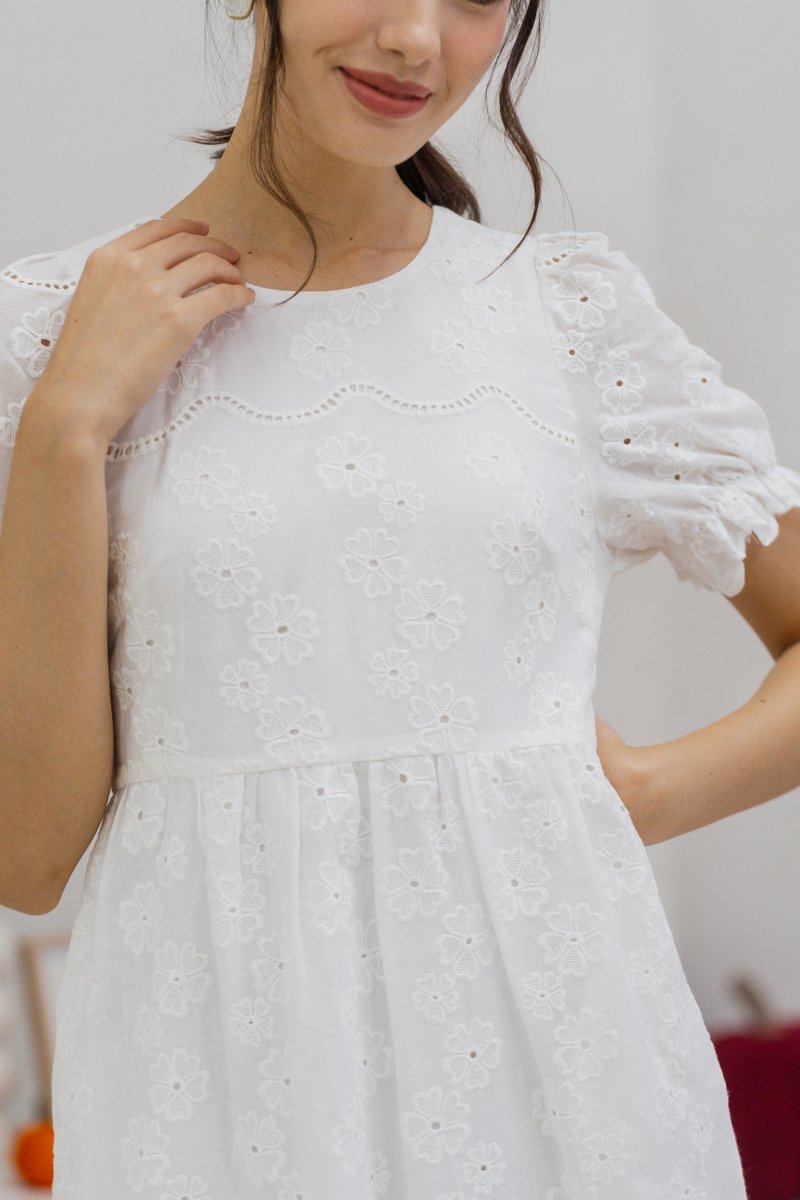 Florence Floral Eyelet Midi Dress in White (XS)