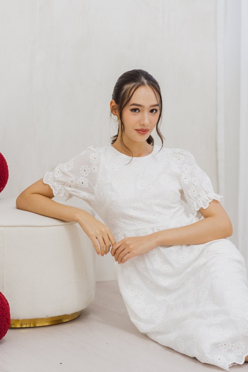 Florence Floral Eyelet Midi Dress in White (XS)