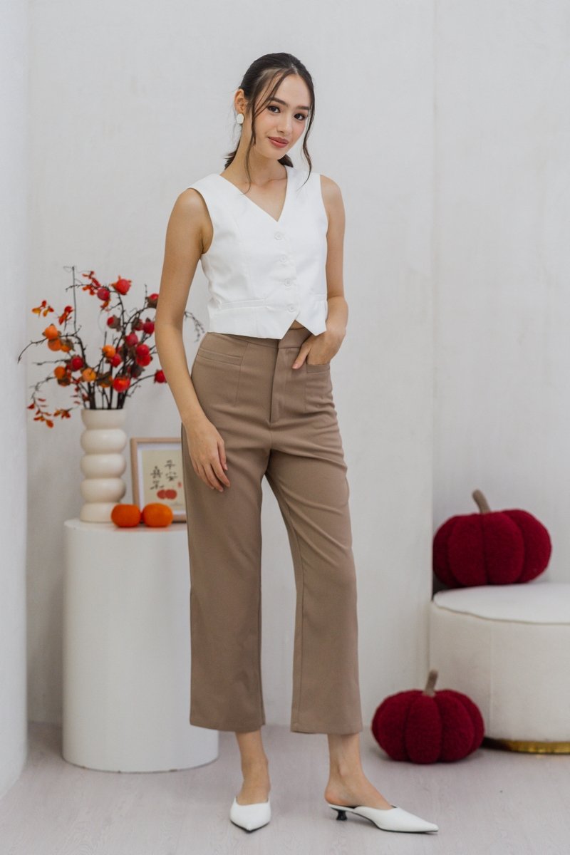 Iris Button Waistcoat in White (XL)