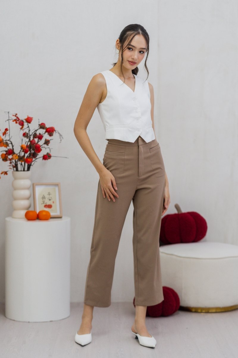 Iris Button Waistcoat in White (XL)