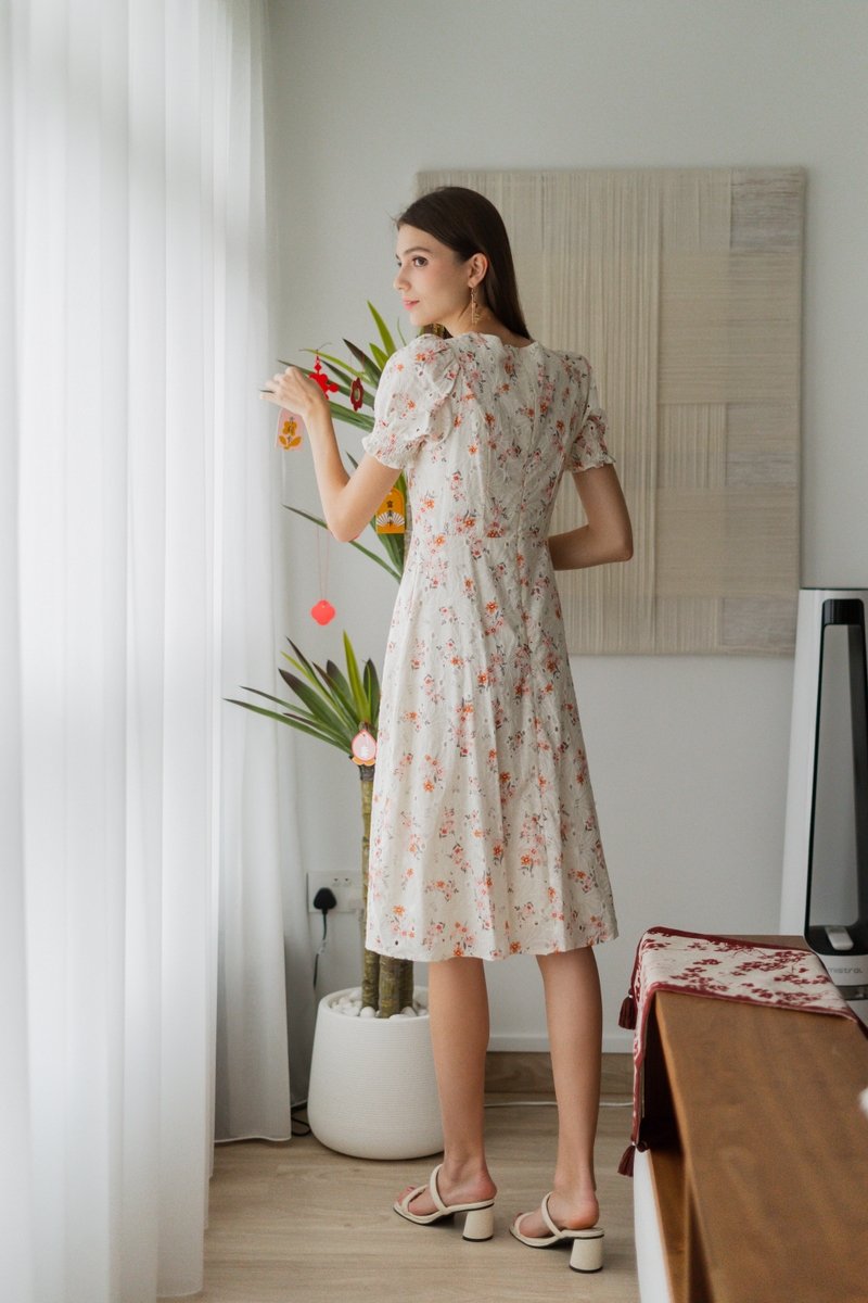 Elise Floral Ruched Eyelet Midi Dress in Pink (XS)