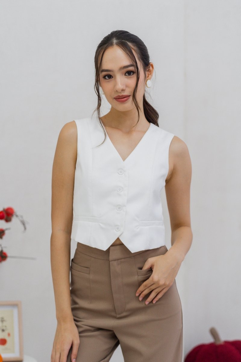 Iris Button Waistcoat in White (XL)