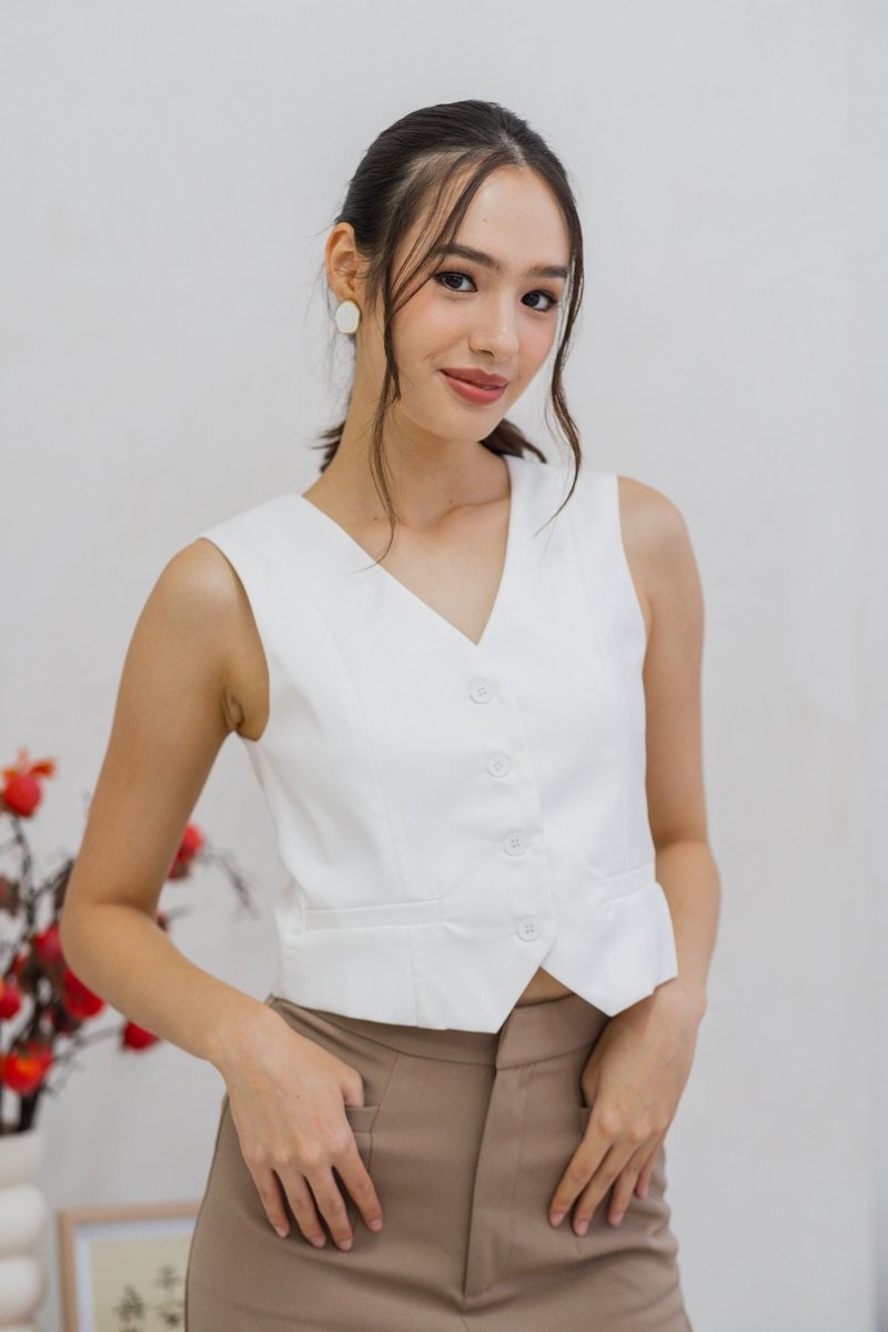 Iris Button Waistcoat in White (XL)
