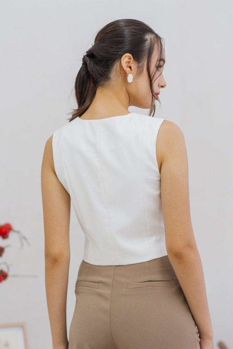 Iris Button Waistcoat in White (XL)