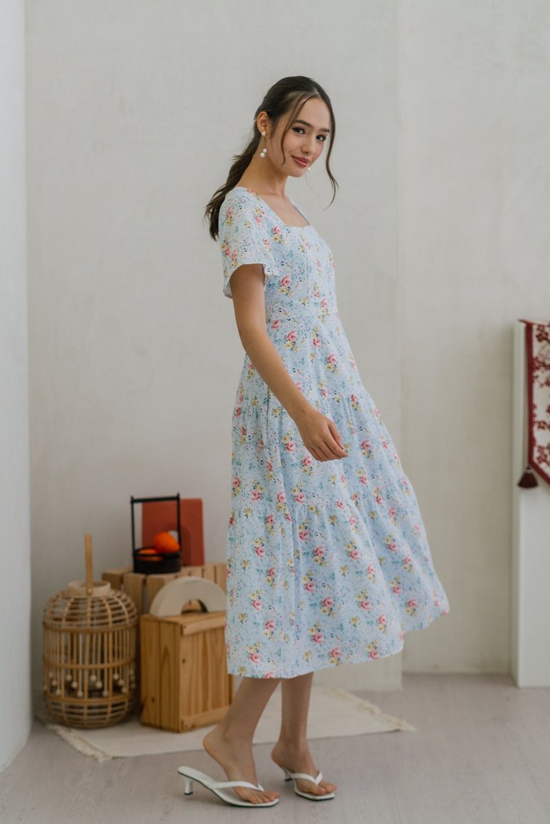 Winnie Floral Tiered Maxi Dress in Blue (XS)