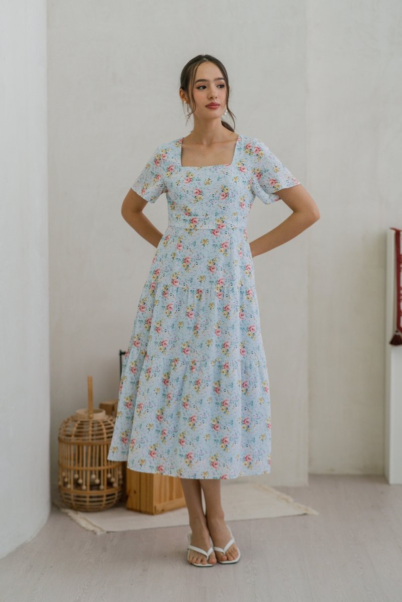 Winnie Floral Tiered Maxi Dress in Blue (XS)