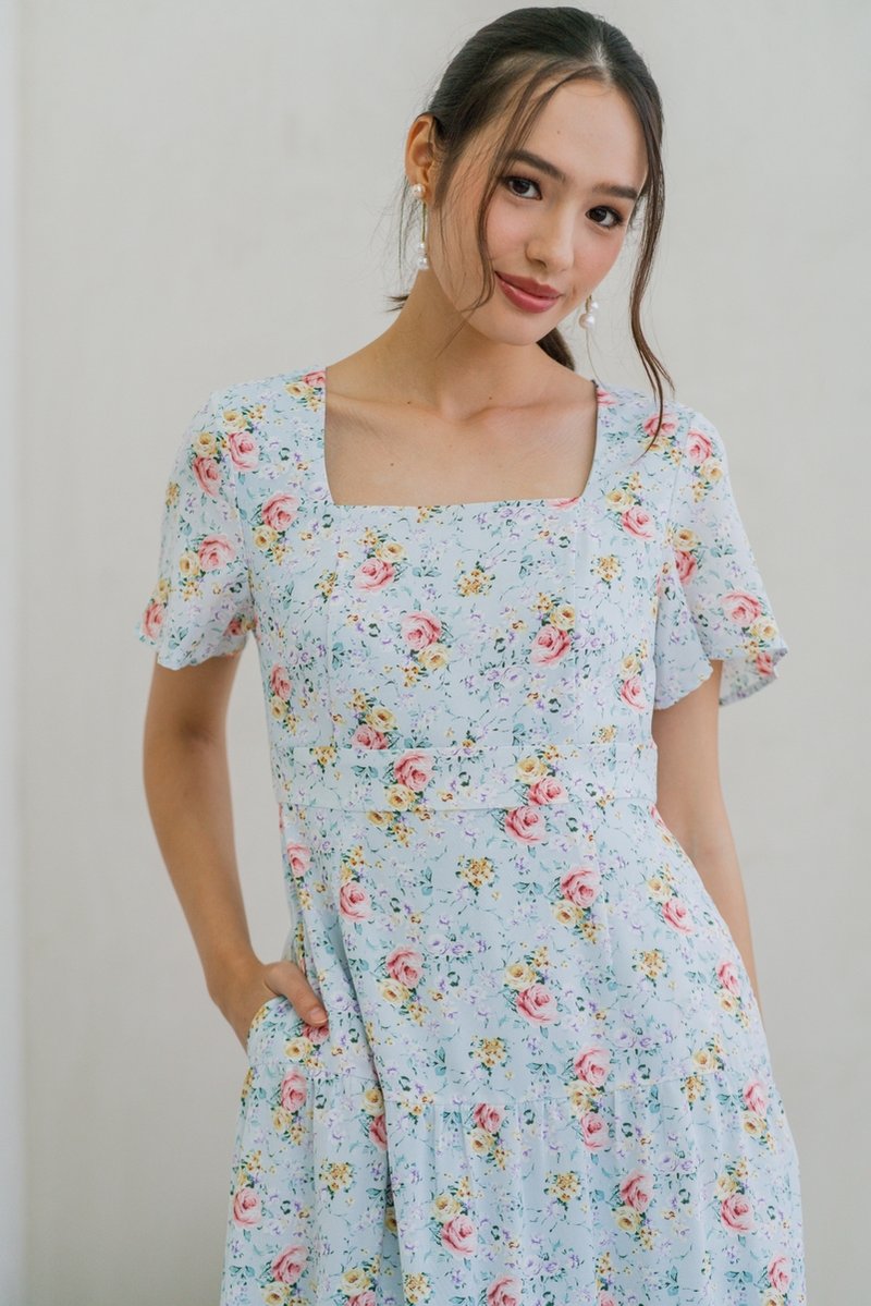 Winnie Floral Tiered Maxi Dress in Blue (XS)