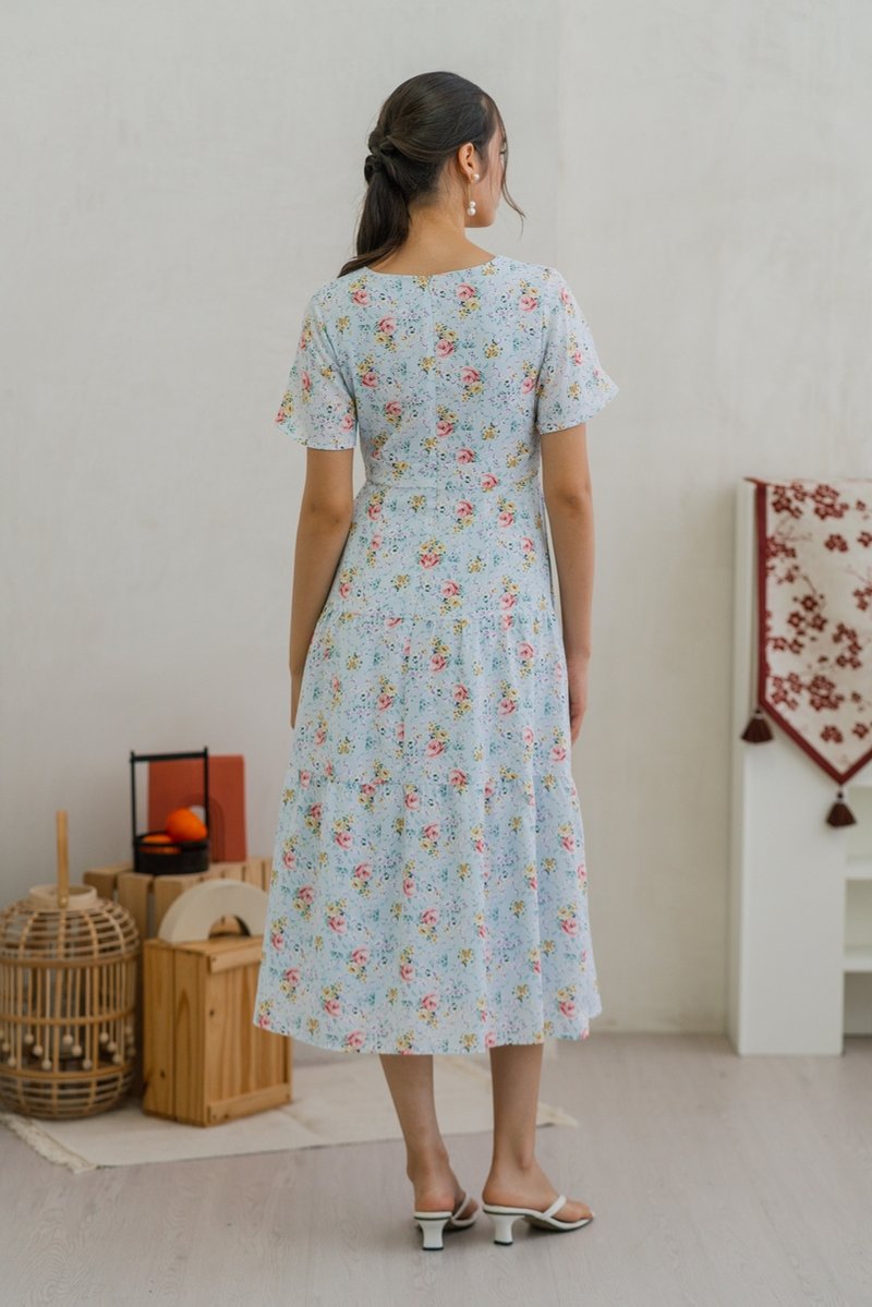 Winnie Floral Tiered Maxi Dress in Blue (XS)