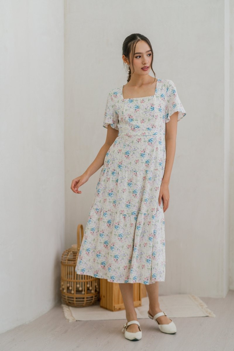 Winnie Floral Tiered Maxi Dress in White (XS)