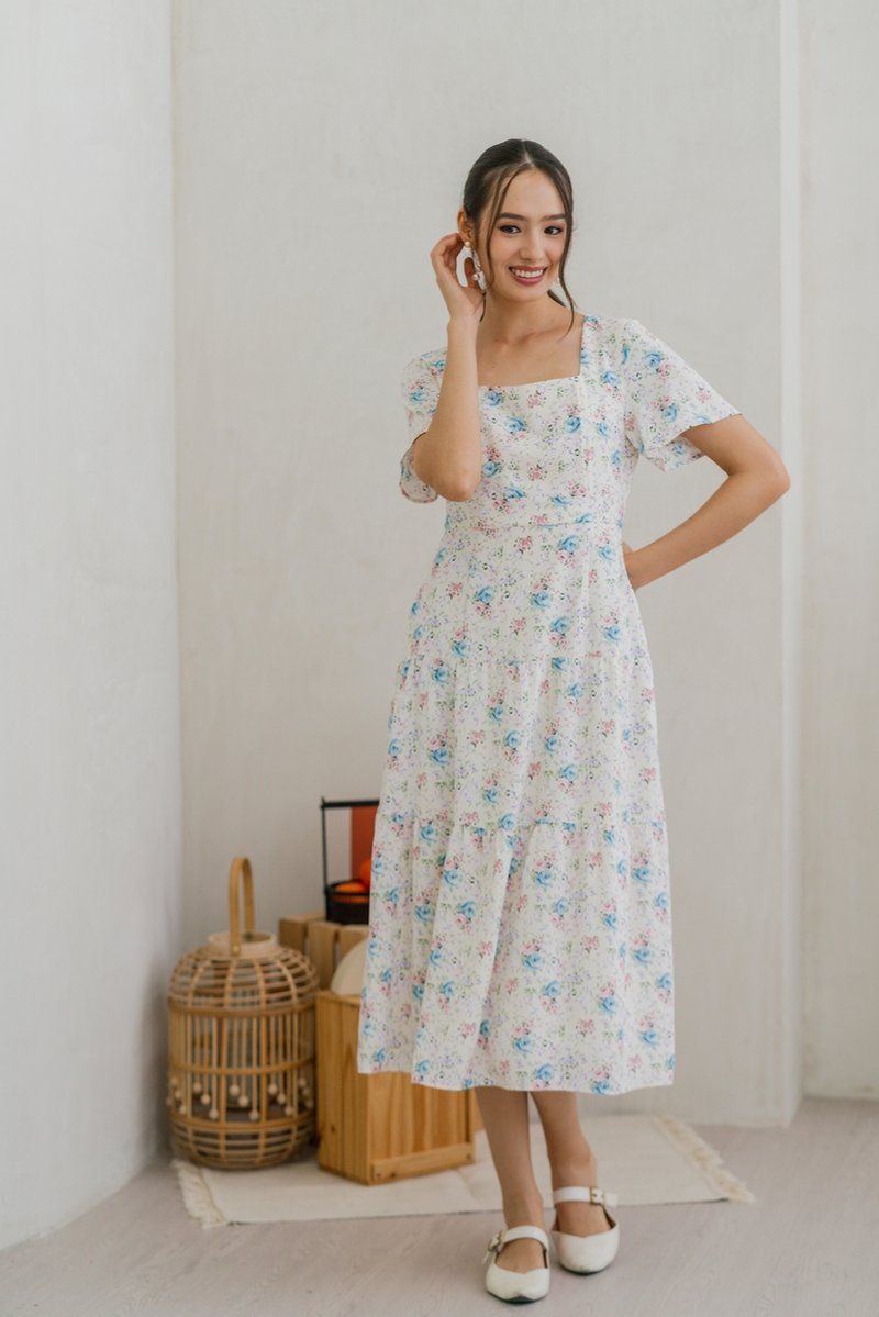 Winnie Floral Tiered Maxi Dress in White (XS)