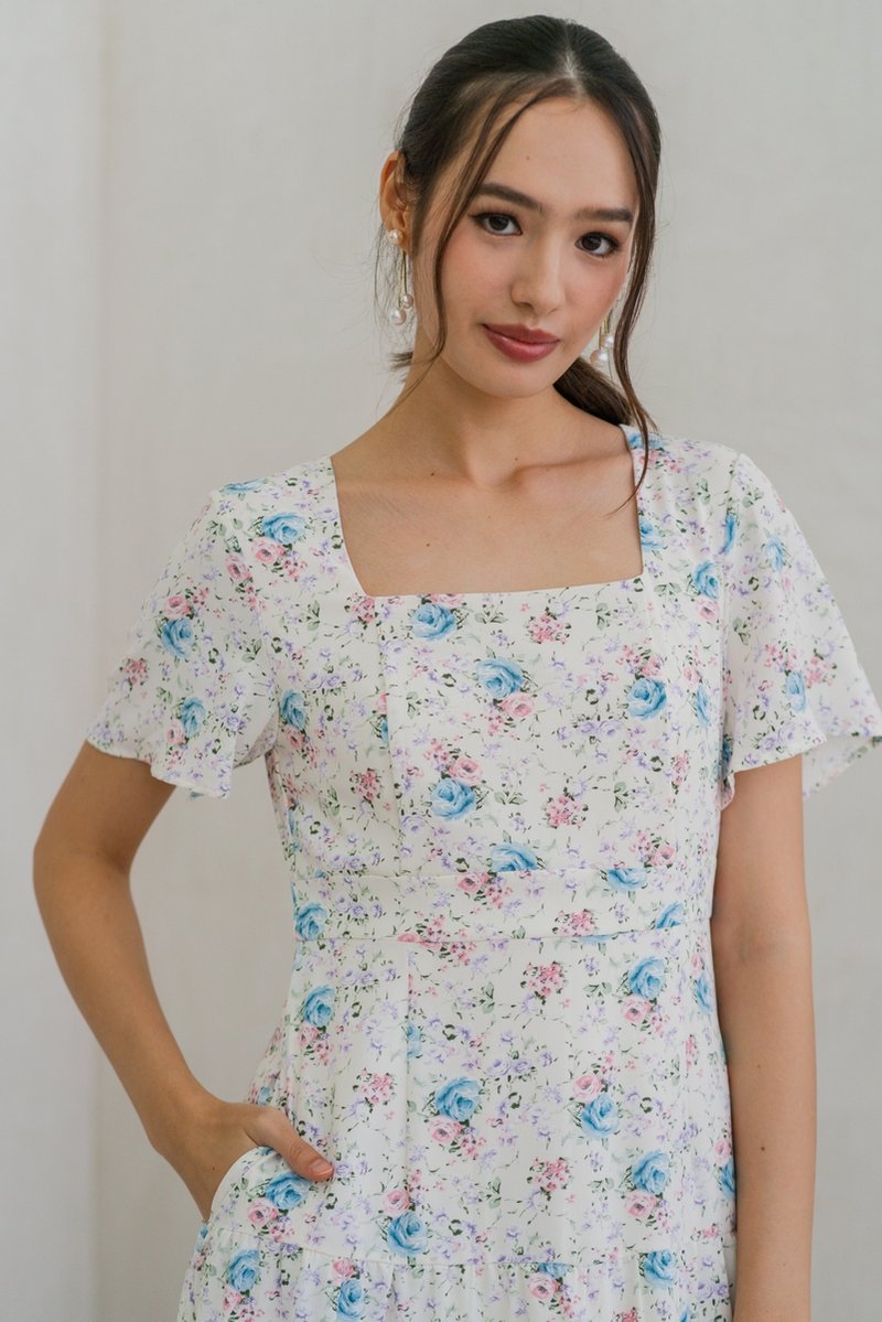 Winnie Floral Tiered Maxi Dress in White (XS)