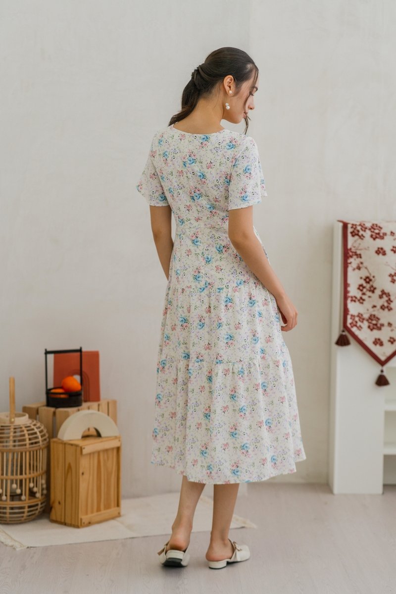 Winnie Floral Tiered Maxi Dress in White (XS)