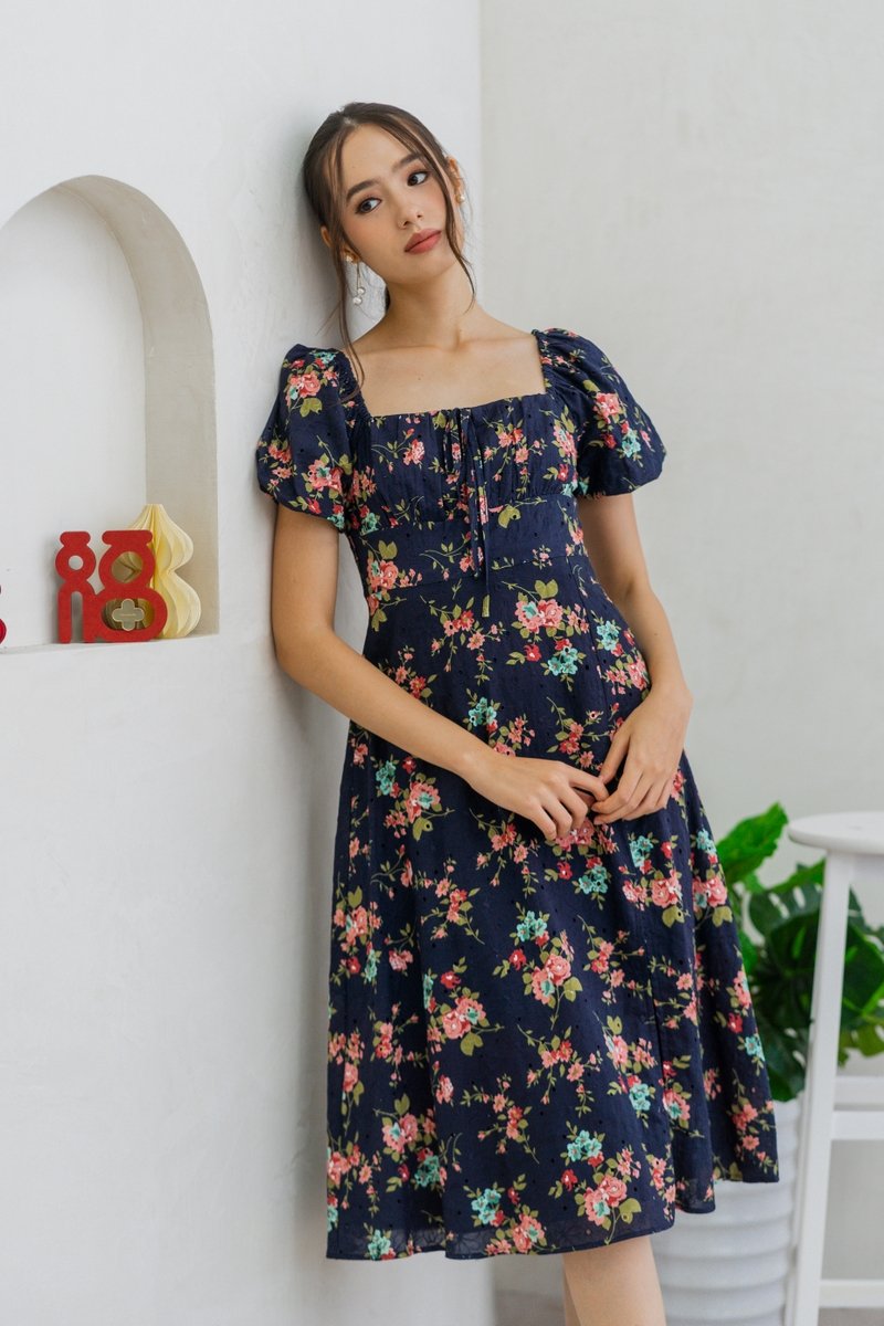 Jasmine Floral Ruched Midi Dress in Navy (XS)