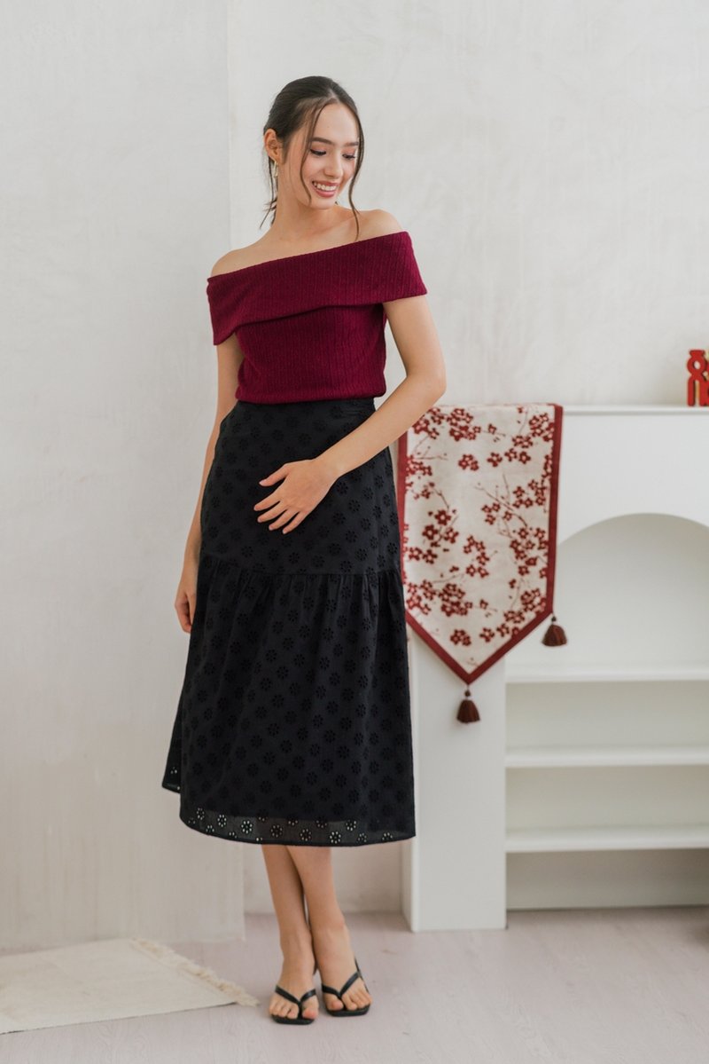 Anna Floral Eyelet Midi Tiered Skirt in Black (S)