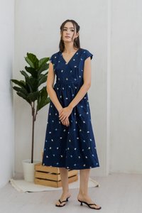 Bernice Ribbon Embroidery Overlap Midi Dress in Navy (XS)