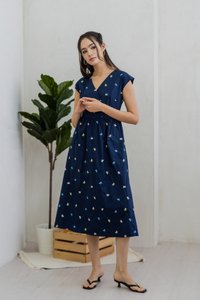Bernice Ribbon Embroidery Overlap Midi Dress in Navy (XS)