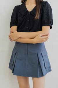 Demi Peterpan Collar Eyelet Shirt in Black (XS)
