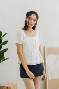 Anne Textured Tie Ribbon Top in White (XS)