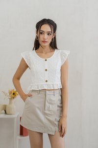 Azzy Eyelet Button Top in White (XL)