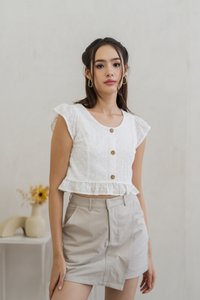 Azzy Eyelet Button Top in White (XL)