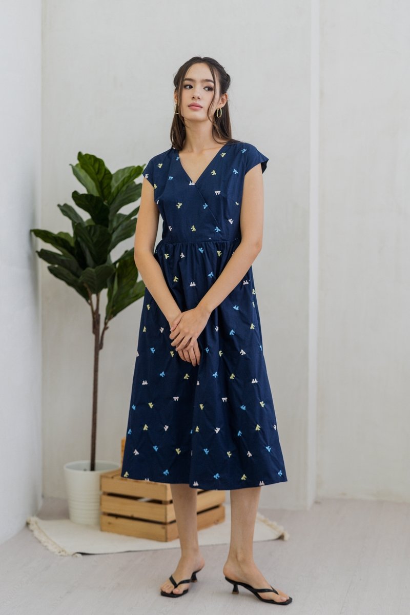 Bernice Ribbon Embroidery Overlap Midi Dress in Navy (XS)