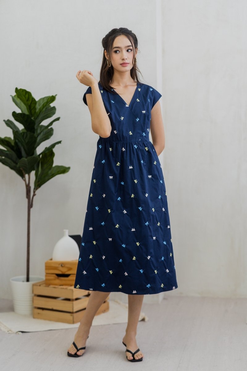 Bernice Ribbon Embroidery Overlap Midi Dress in Navy (XS)