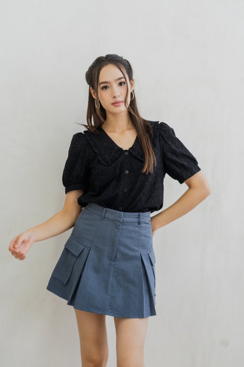 Demi Peterpan Collar Eyelet Shirt in Black (XS)