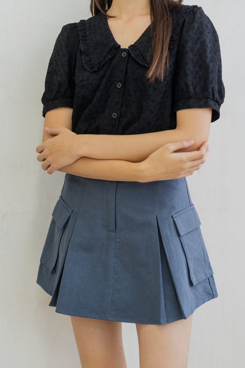 Demi Peterpan Collar Eyelet Shirt in Black (XS)