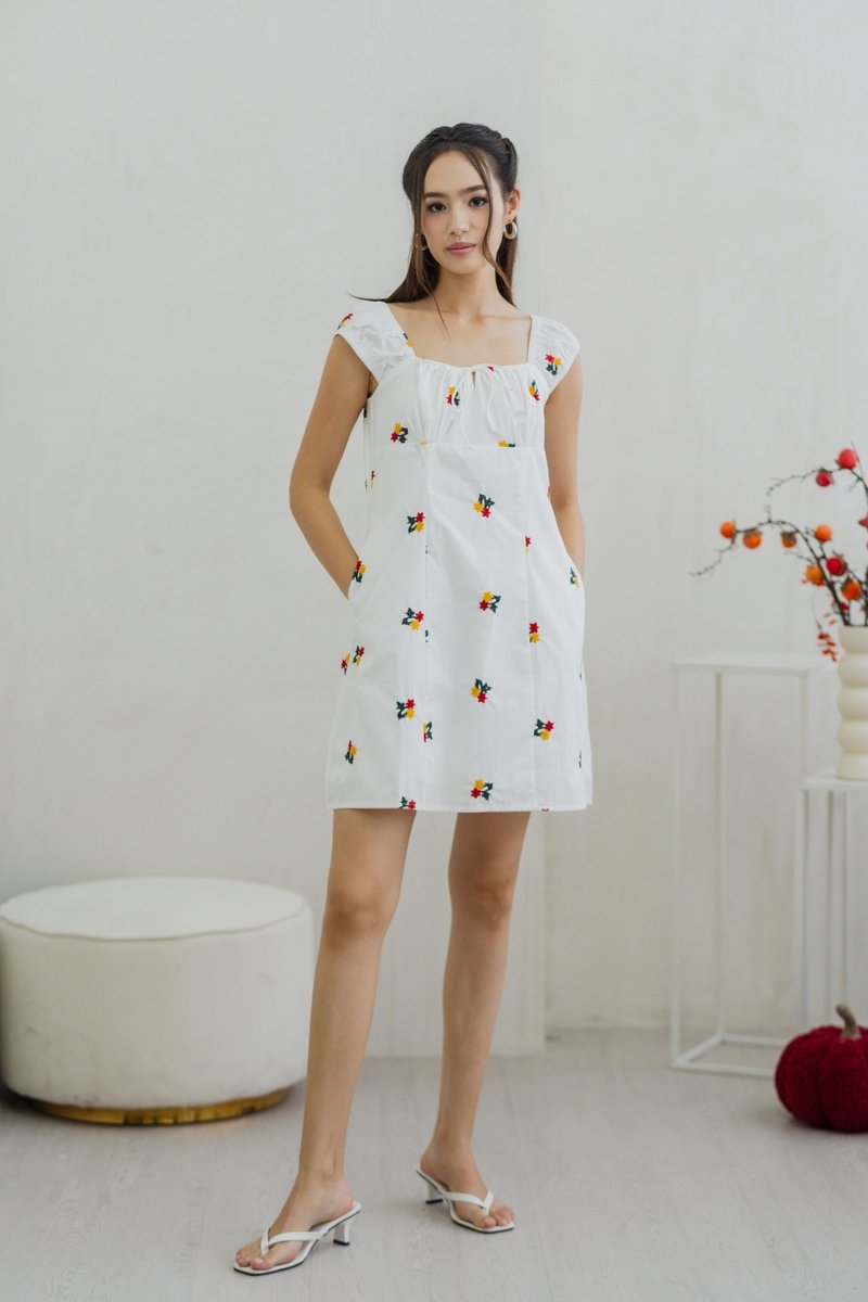 Layana Embroidery Dress in White (S)