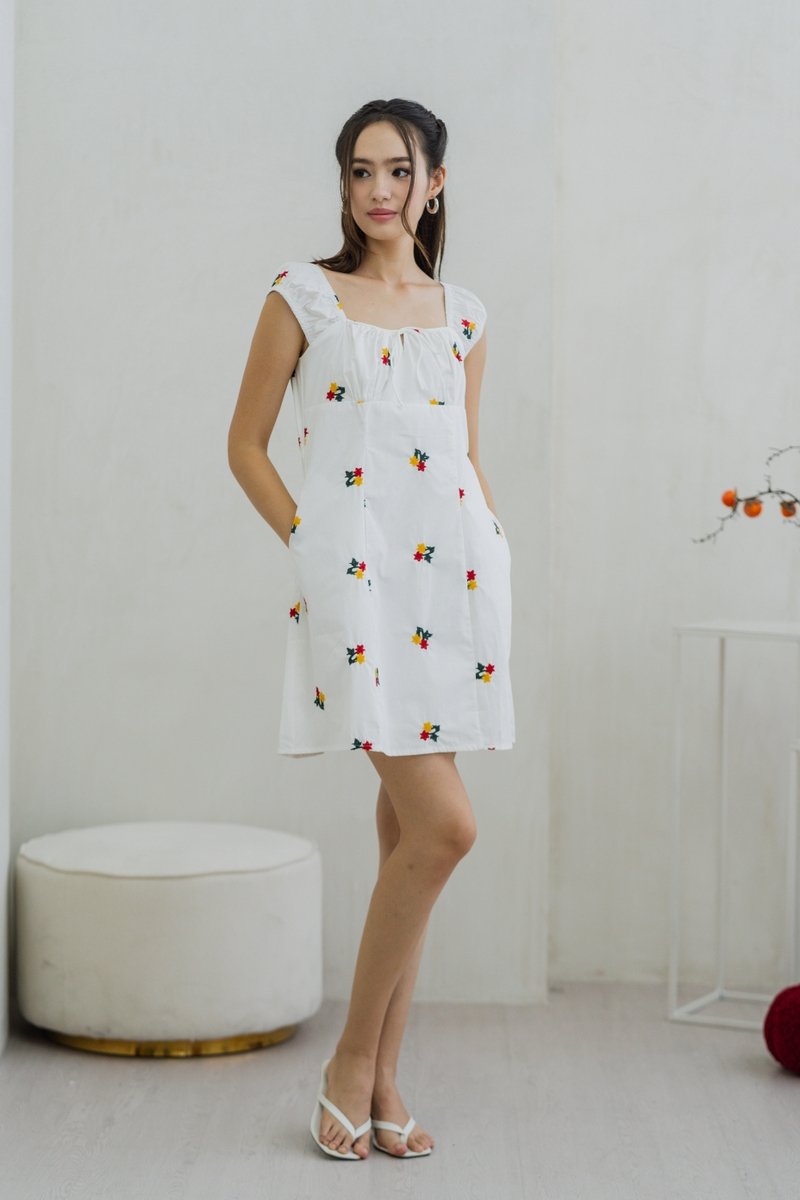 Layana Embroidery Dress in White (S)