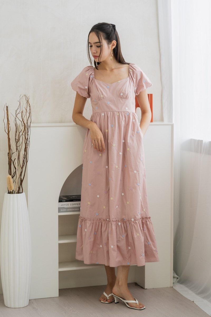 Valerie Floral Embroidered Sweetheart Maxi Dress in Pink (XS)