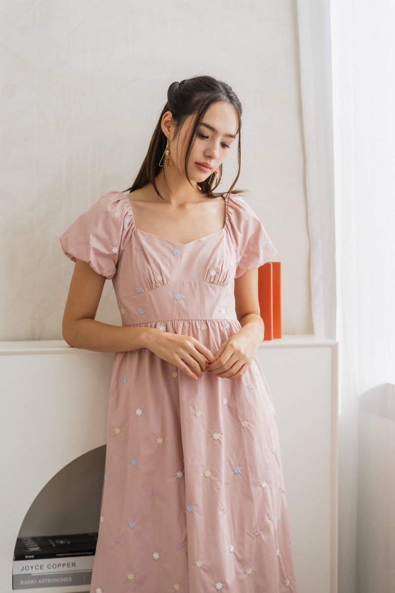 Valerie Floral Embroidered Sweetheart Maxi Dress in Pink (XS)