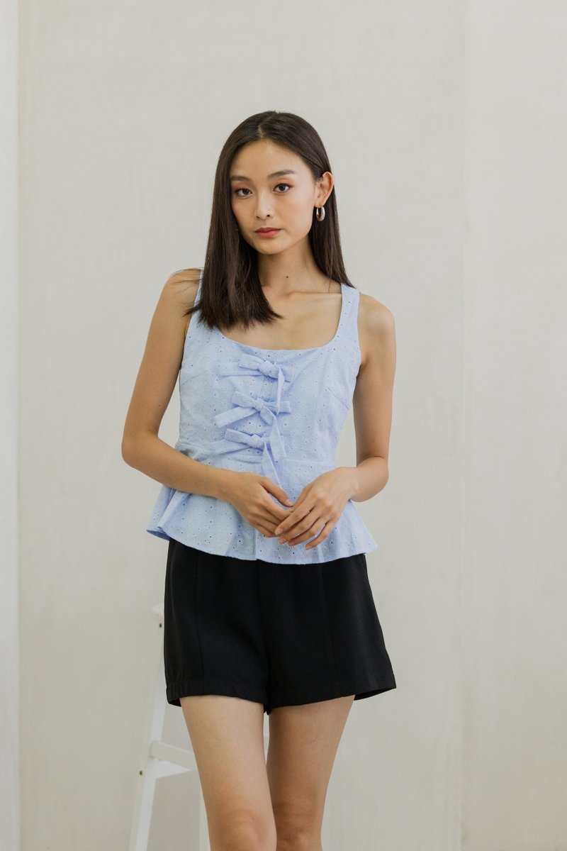 Dion Floral Eyelet Ribbon Babydoll Top In Blue (L)