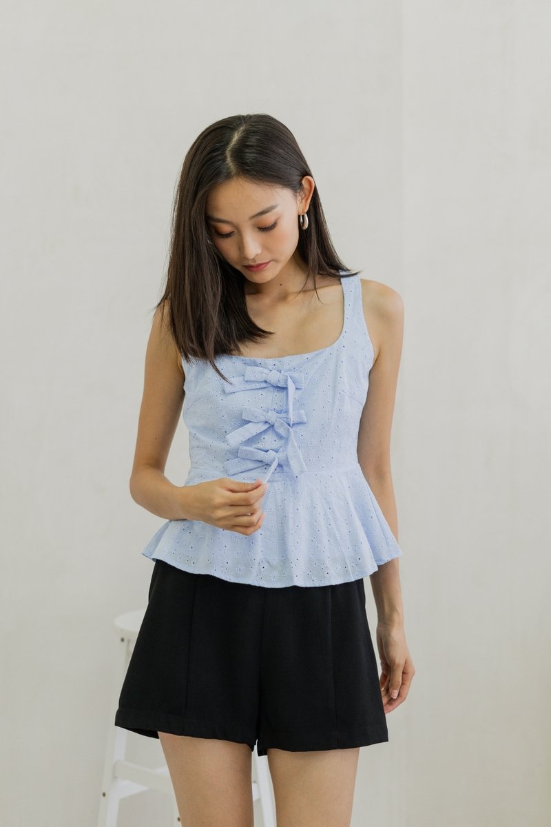 Dion Floral Eyelet Ribbon Babydoll Top In Blue (L)