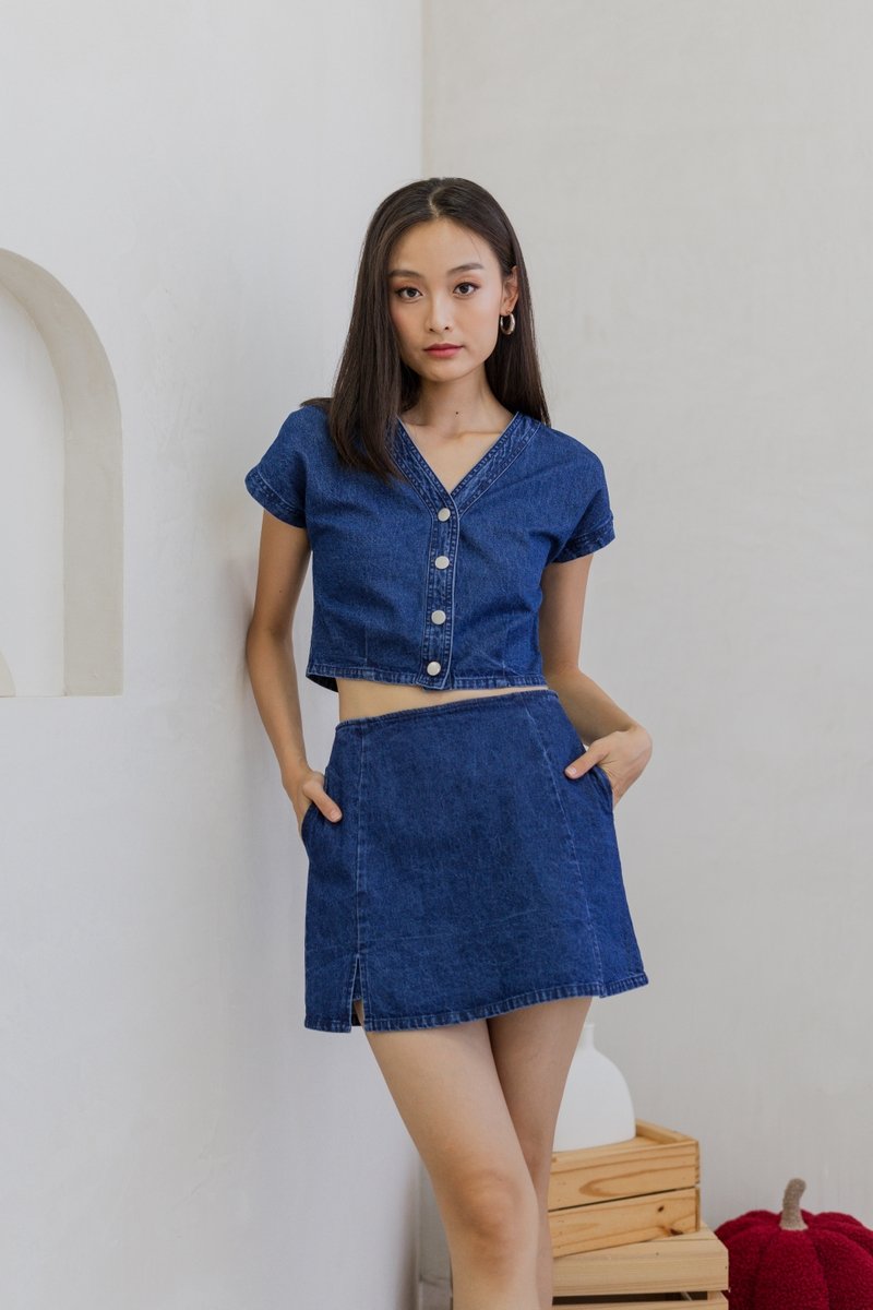 Piper Denim Button Top in Dark Wash (XS)