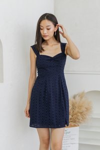 Tess Eyelet Sweetheart Dress In Navy (XS)