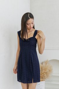 Tess Eyelet Sweetheart Dress In Navy (XS)