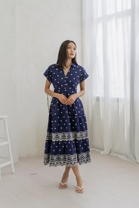 Safia Floral Embroidered Collared Maxi Dress In Navy (XS)