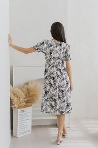 Macie Printed Floral Midi Dress In Black (XS)