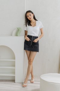Alivia Front Zipper Denim Skorts in Black