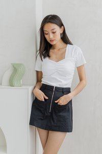 Alivia Front Zipper Denim Skorts in Black