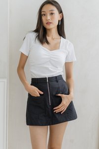 Alivia Front Zipper Denim Skorts in Black