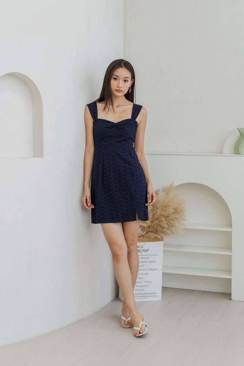 Tess Eyelet Sweetheart Dress In Navy (XS)