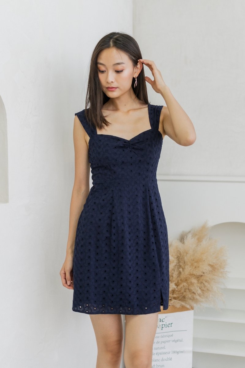 Tess Eyelet Sweetheart Dress In Navy (XS)