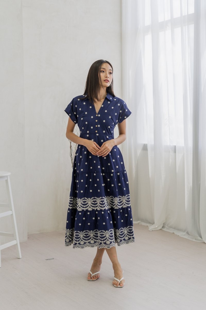 Safia Floral Embroidered Collared Maxi Dress In Navy (XS)