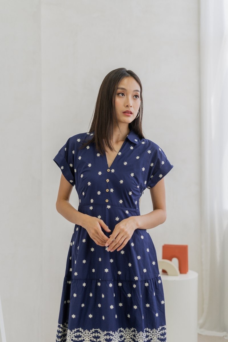 Safia Floral Embroidered Collared Maxi Dress In Navy (XS)