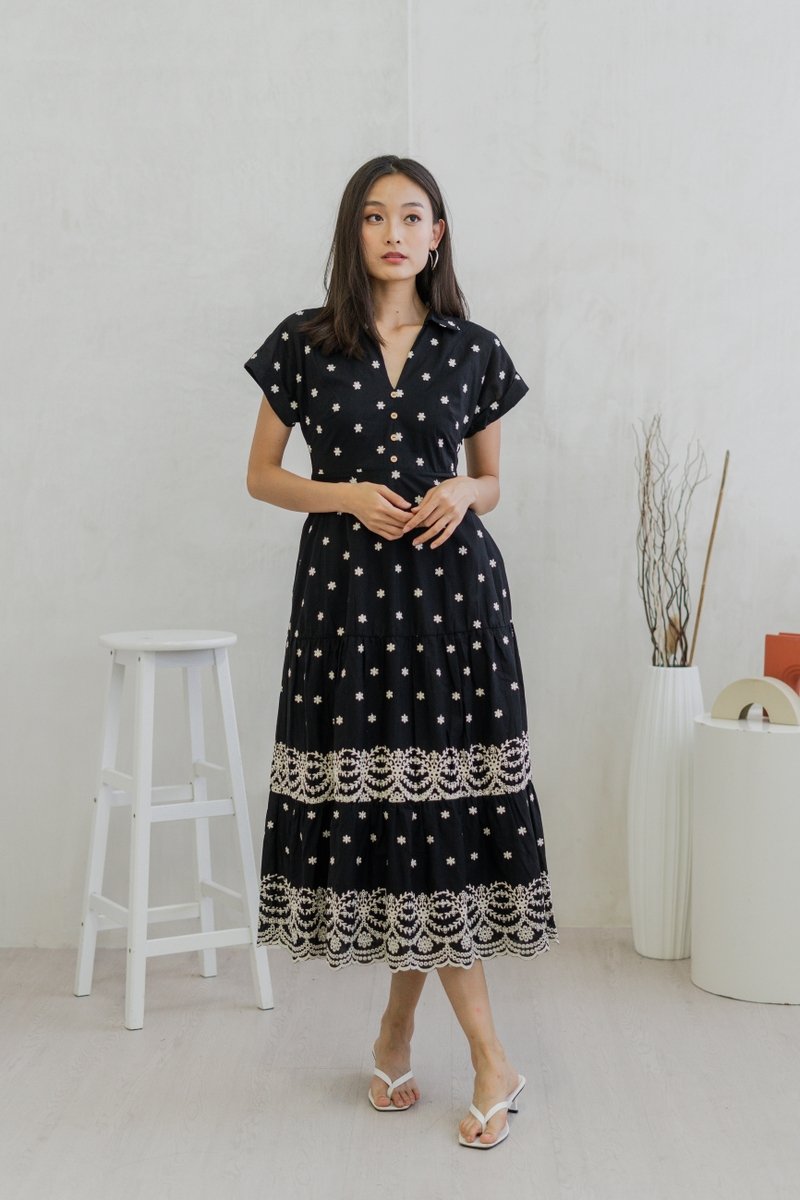Safia Floral Embroidered Collared Maxi Dress In Black (XS)