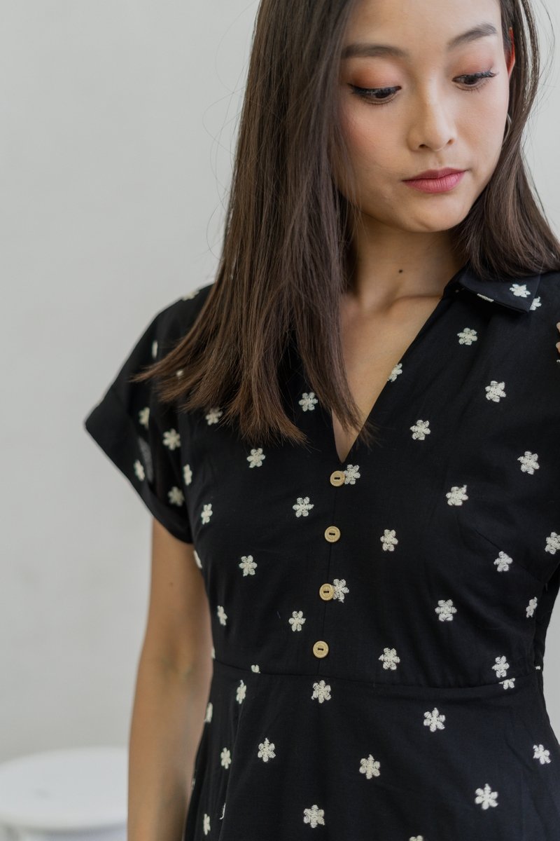 Safia Floral Embroidered Collared Maxi Dress In Black (XS)
